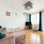 דירה Ken 54 2-bedroom By Bookinghost ורשה