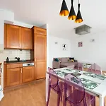 Ken 54 2-bedroom By Bookinghost דירה