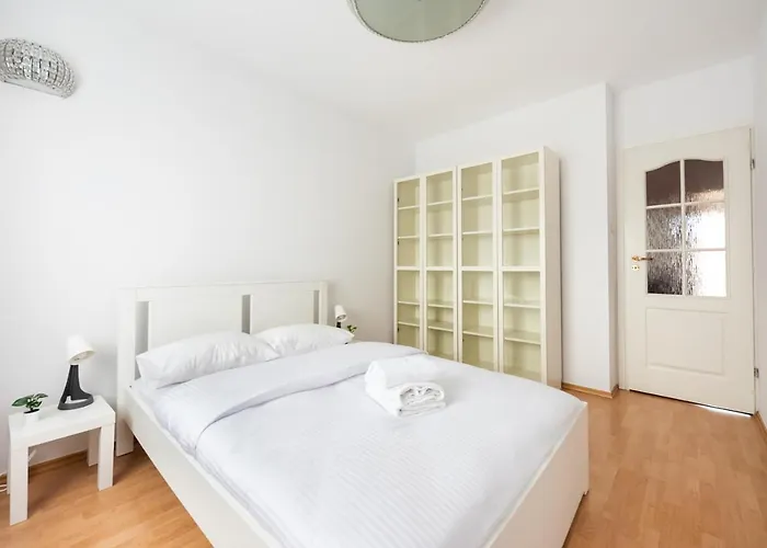 Ken 54 2-bedroom By Bookinghost Warschau